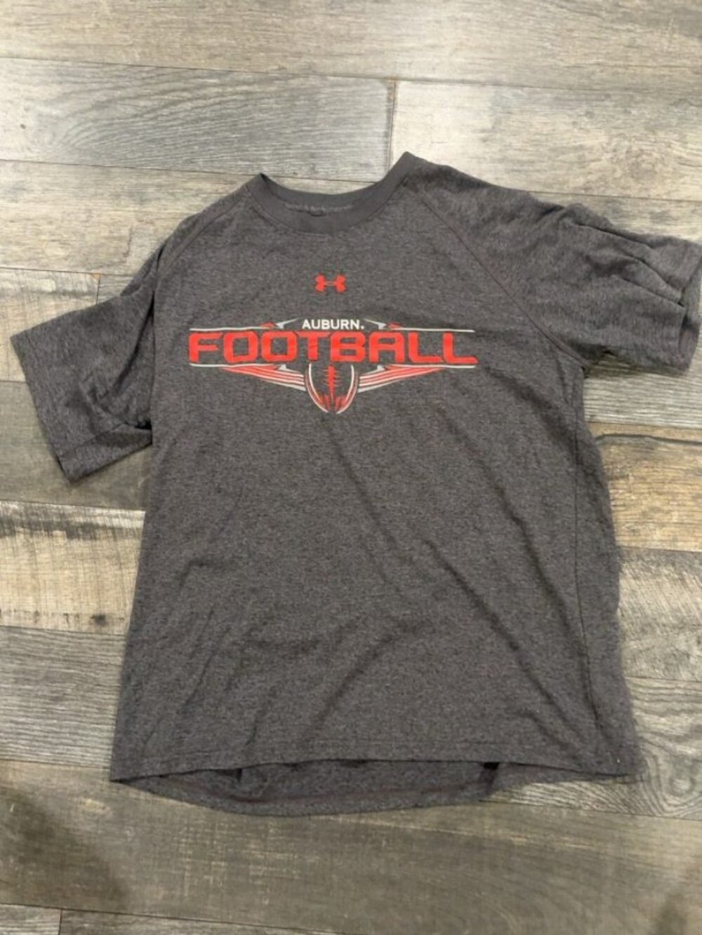 Under Armour HeatGear Men’s Medium Loose Fit Short Sleeve Shirt